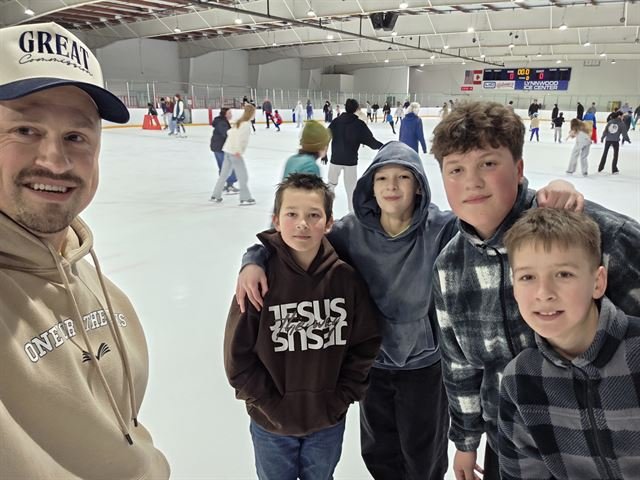 Ice Skating — photo 12